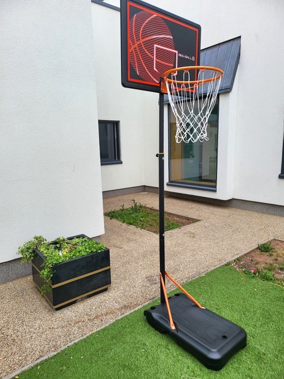 Outdoors basketball hoop